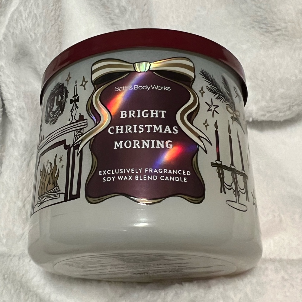 Bath & Body Works Bright Christmas Morning Candle - Burgundy and White